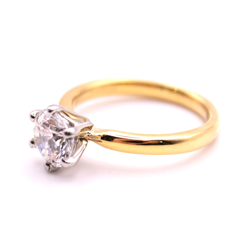 Lab grown diamond solitaire ring in yellow gold